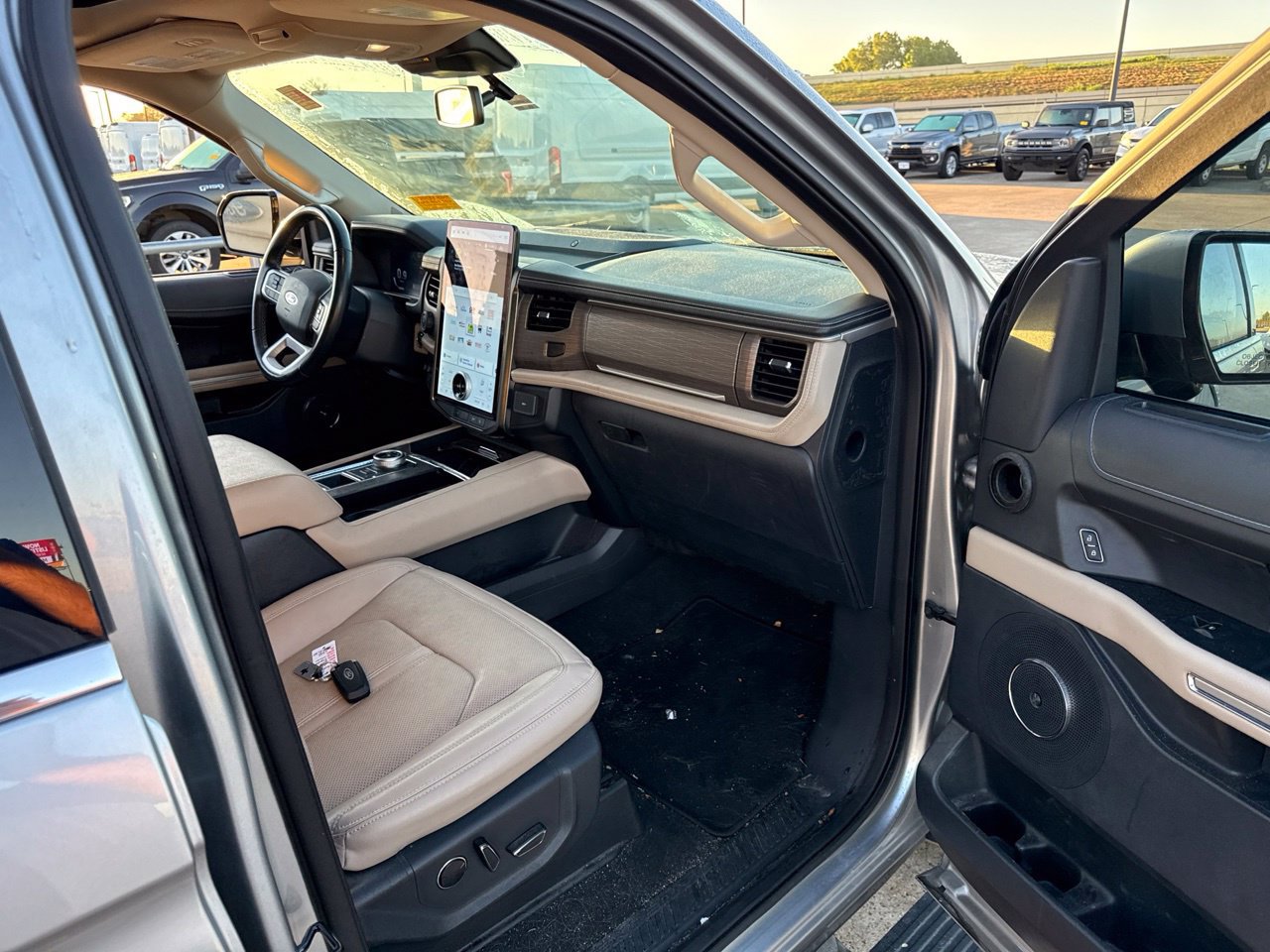 Used 2024 Ford Expedition Limited RWD image 15