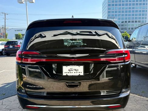 Used 2022 Chrysler Pacifica Touring-L FWD image 6
