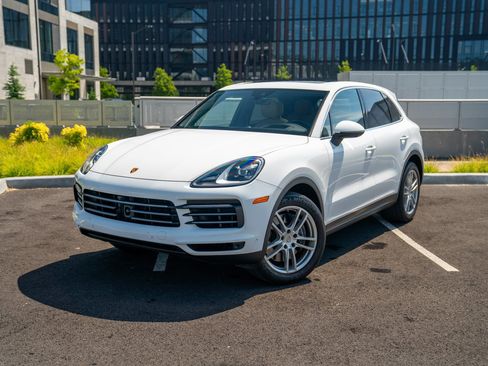 Certified 2022 Porsche Cayenne AWD/4WD image 1