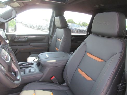 New 2026 GMC Sierra 2500 AT4 w/ AT4 Premium Plus Package AWD/4WD image 13