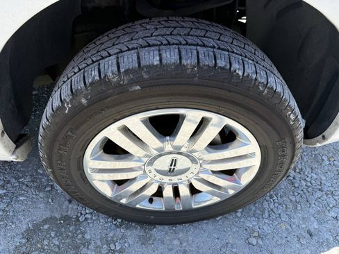 Used 2012 Lincoln Navigator 4WD image 32
