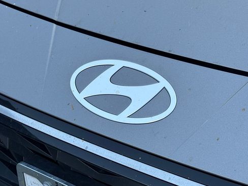Used 2024 Hyundai Elantra Limited FWD image 10