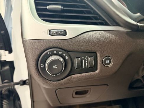 Used 2018 Jeep Cherokee Overland w/ Technology Group image 22