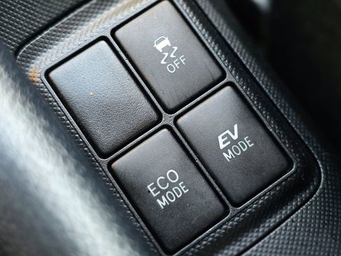 Used 2016 Toyota Prius C One image 38