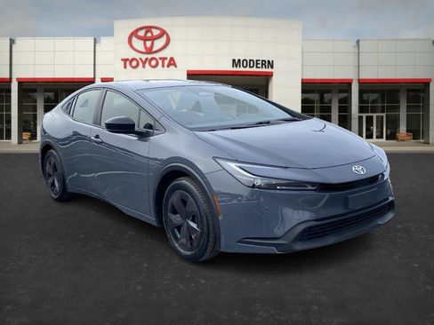 Used 2023 Toyota Prius LE image 3