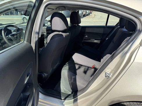 Used 2016 Chevrolet Cruze LT image 9