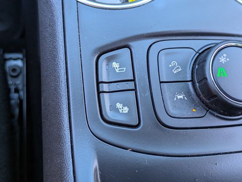 Used 2024 GMC Terrain SLE w/ Driver Convenience Package image 24