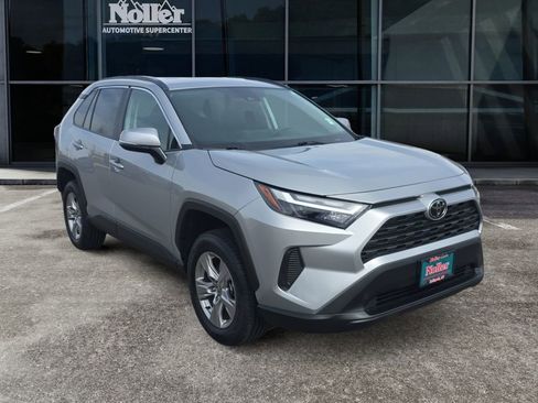 Used 2025 Toyota RAV4 XLE image 12
