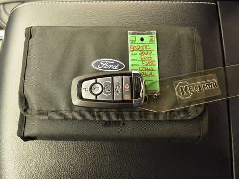 Used 2022 Ford F250 Lariat w/ Black Appearance Package image 19