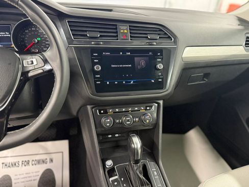 Used 2021 Volkswagen Tiguan SE w/ Panoramic Sunroof Package image 19