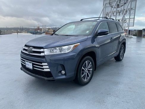 Used 2018 Toyota Highlander XLE image 4