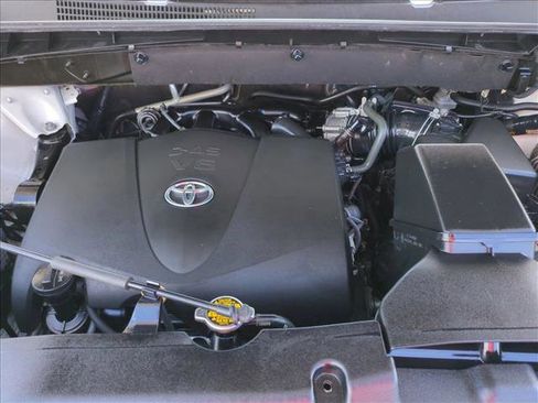 Used 2017 Toyota Highlander Limited Platinum AWD/4WD image 24