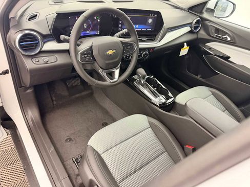 New 2026 Chevrolet Trax LT w/ Driver Confidence Package image 2