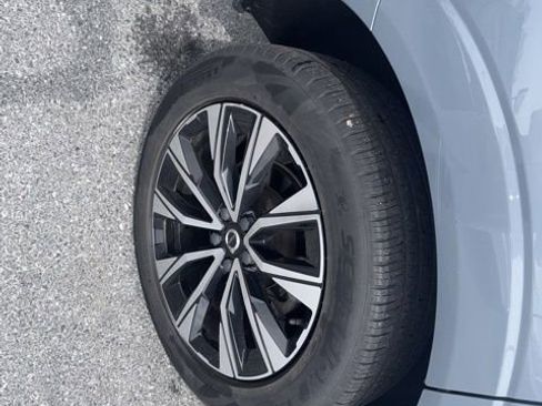 Used 2023 Volvo XC60 B5 Plus w/ Protection Package Premier image 9