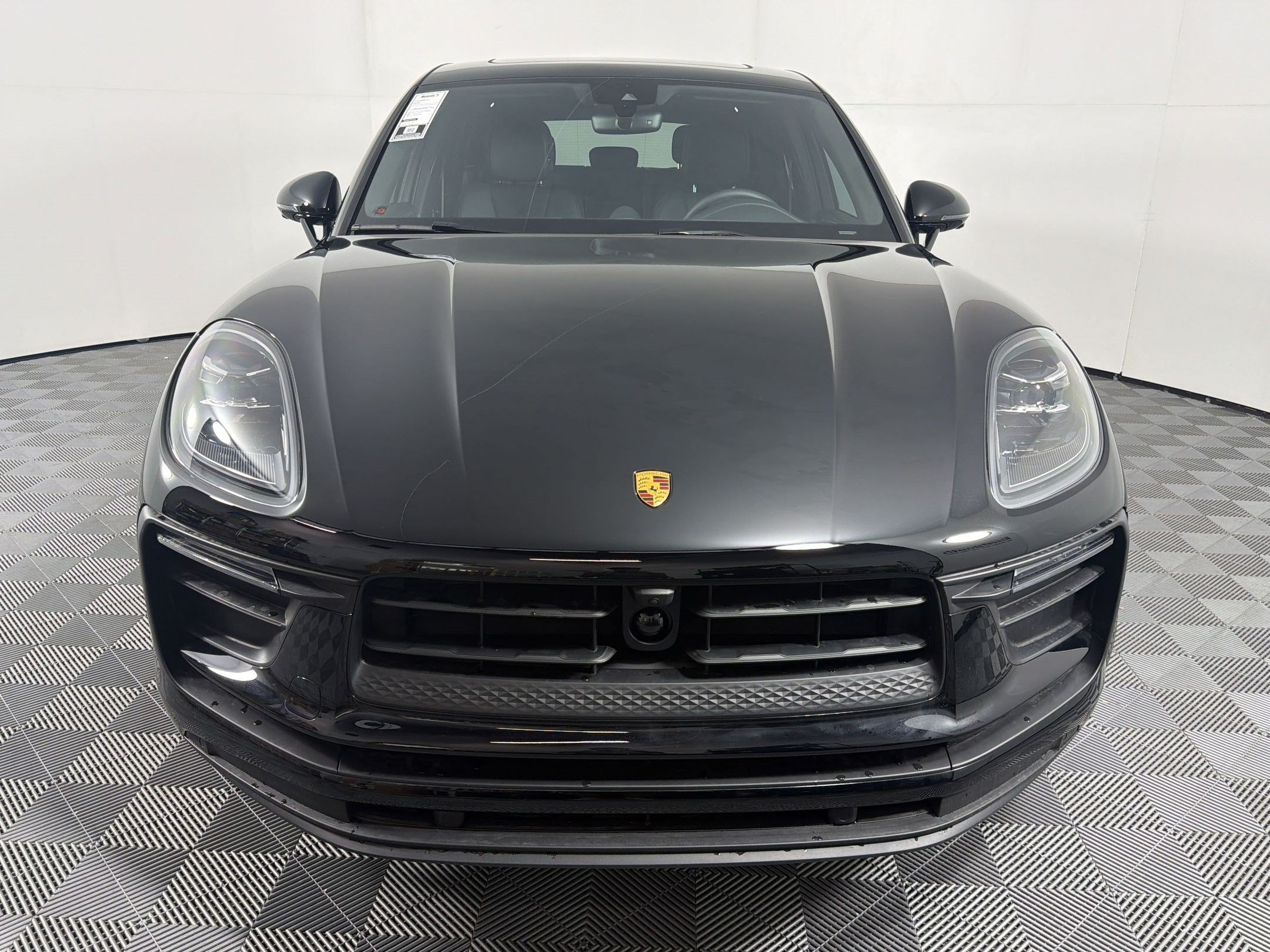 Certified 2026 Porsche Macan AWD/4WD image 6