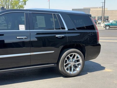 Used 2019 Cadillac Escalade Platinum AWD/4WD image 8