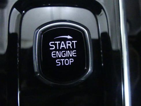 Used 2023 Volvo XC60 B5 Plus w/ Climate Package image 18