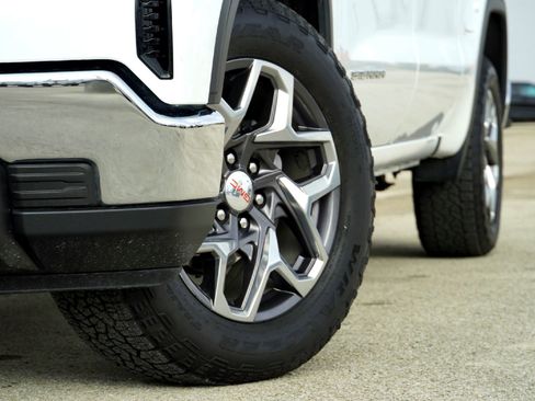 Used 2024 GMC Sierra 1500 SLE image 3