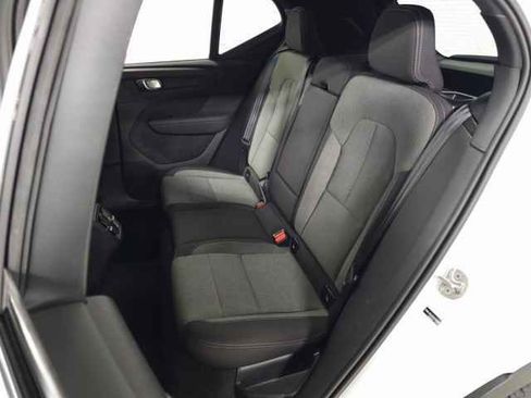 Used 2025 Volvo XC40 B5 Core image 30