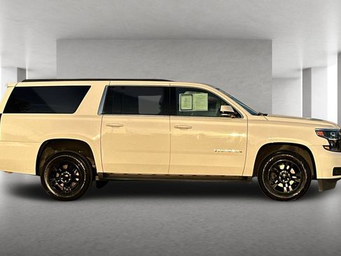 Used 2019 Chevrolet Suburban LT image 3