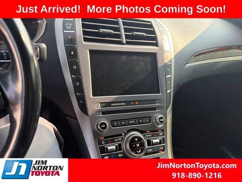 Used 2017 Lincoln MKZ Reserve w/ Technology Package FWD image 10