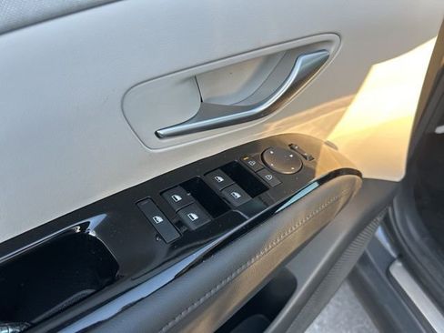 Used 2025 Hyundai Tucson Limited AWD/4WD image 10