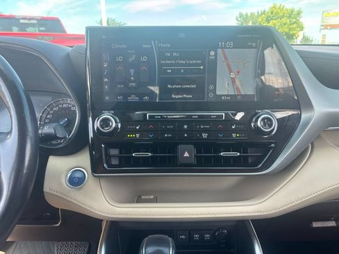 Used 2020 Toyota Highlander Limited AWD/4WD image 16