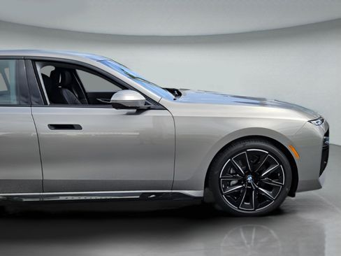 New 2025 BMW i7 xDrive60 image 40