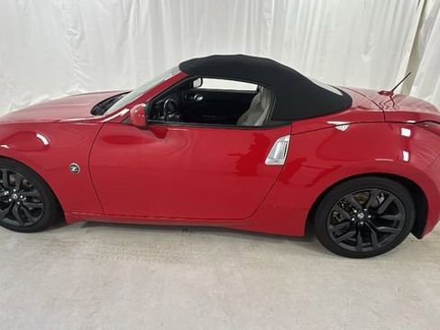 Used 2017 Nissan 370Z Touring image 6