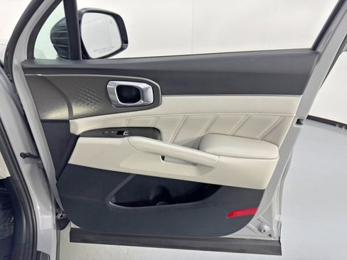 Used 2023 Kia Sorento SX image 46