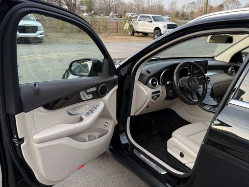Used 2016 Mercedes-Benz GLC 300 4MATIC image 11