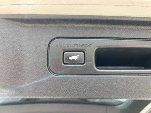 Used 2023 Honda Pilot Touring image 14