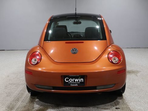 Used 2010 Volkswagen Beetle Coupe image 3