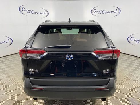 Used 2022 Toyota RAV4 XLE w/ Convenience Package AWD/4WD image 5