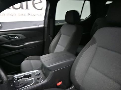Used 2023 Chevrolet Traverse LT image 16