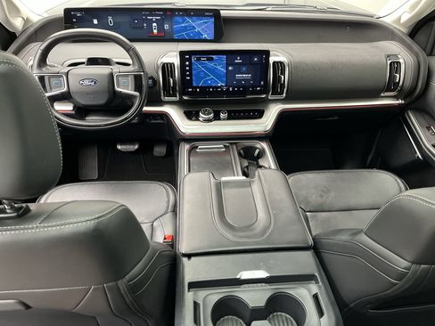 Used 2025 Ford Expedition Platinum AWD/4WD image 4