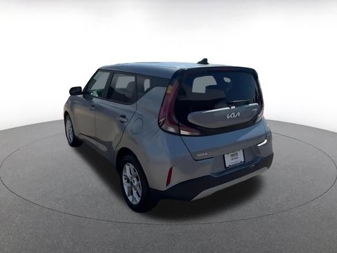 Used 2025 Kia Soul LX w/ LX Technology Package FWD image 11