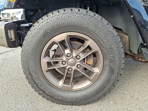 Used 2016 Jeep Wrangler Unlimited Sahara image 8