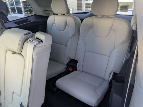 New 2026 Volvo XC90 T8 Ultra w/ Protection Package Premier AWD/4WD image 17