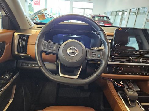 Used 2023 Nissan Pathfinder Platinum w/ Lighting Package (N93) AWD/4WD image 17