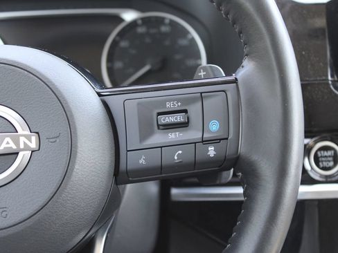 Used 2022 Nissan Pathfinder SL AWD/4WD image 17