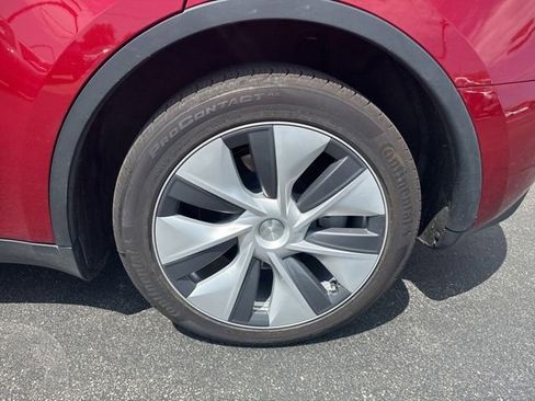 Used 2024 Tesla Model Y 2WD image 16