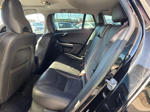 Used 2017 Volvo V60 T5 Cross Country w/ Convenience Package image 10