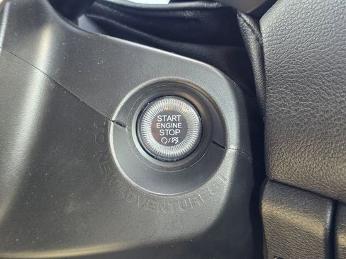 Used 2023 Jeep Renegade Latitude image 33