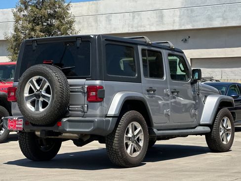 Used 2018 Jeep Wrangler Unlimited Sahara AWD/4WD image 3