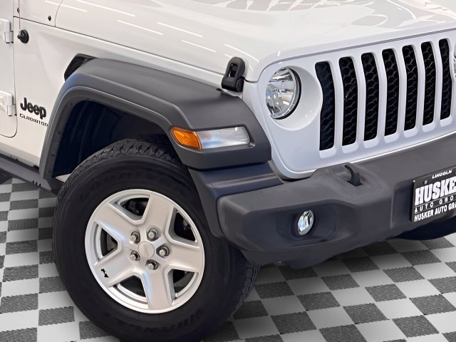 Used 2020 Jeep Gladiator Sport w/ Quick Order Package 24S AWD/4WD image 29