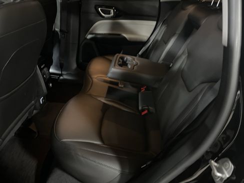 Used 2022 Jeep Compass Limited image 10