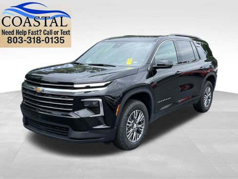Used 2025 Chevrolet Traverse LT FWD image 1