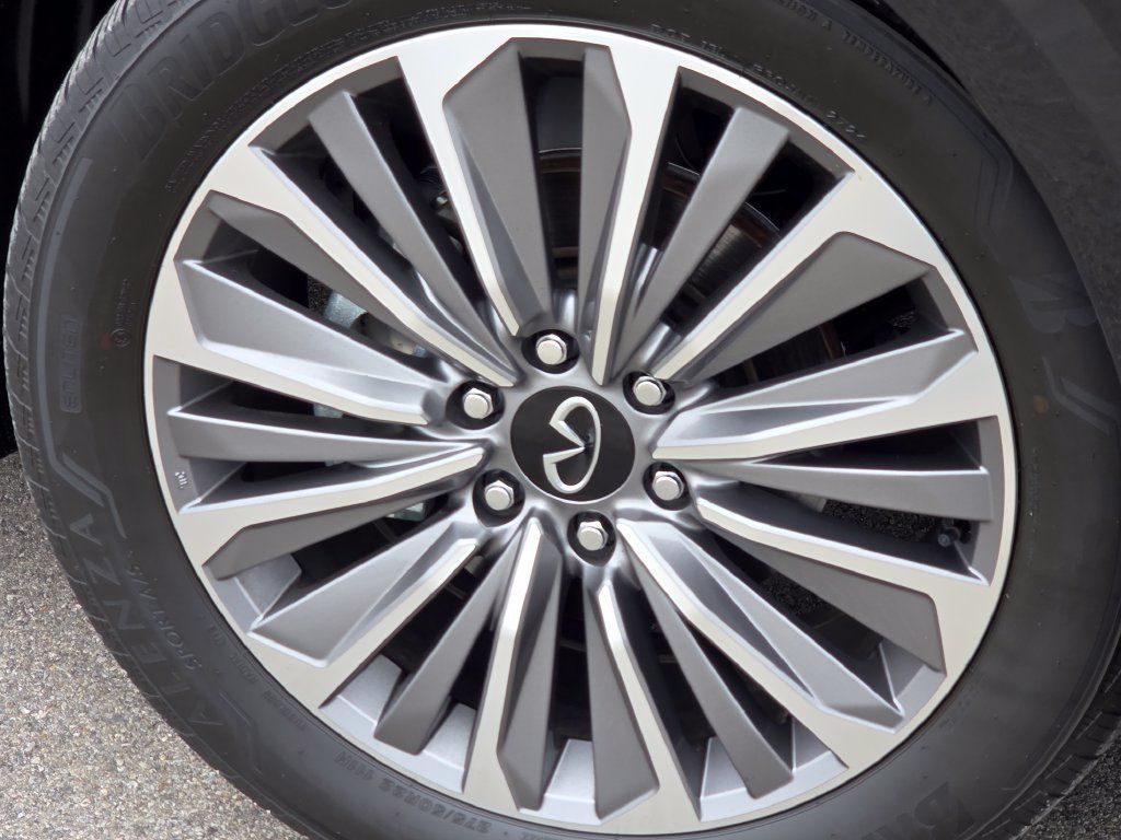 Used 2025 INFINITI QX80 Sensory AWD/4WD image 22