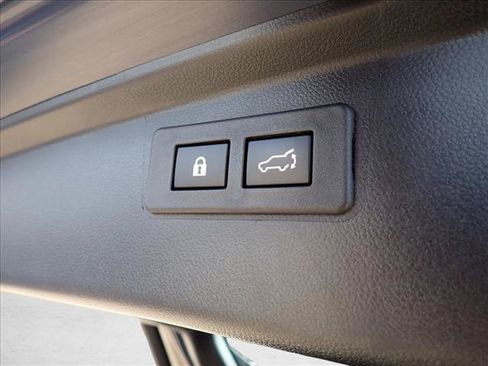 Used 2025 Subaru Outback Premium AWD/4WD image 9